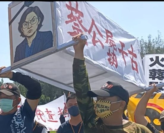 ▲反對芳苑設置火葬場自救會到芳苑生命園區抗議。（圖／記者唐詠絮攝）