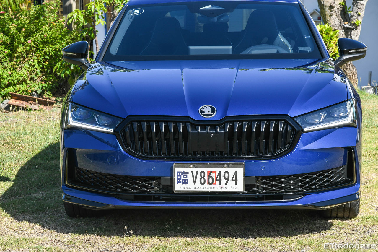 ▲新一代Skoda Superb年輕又變帥！內在舒適大空間，安全更是有感升級。（圖／記者徐煜展攝）