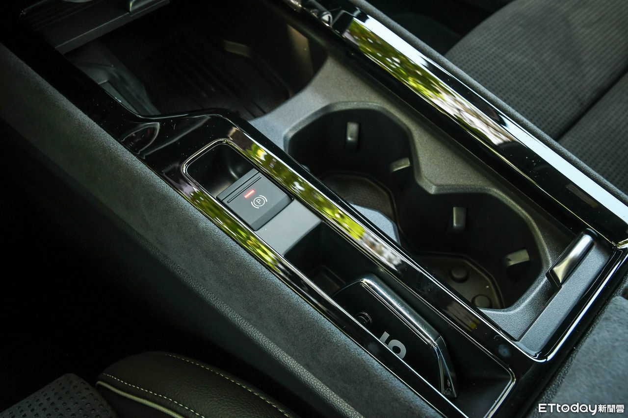 ▲新一代Skoda Superb年輕又變帥！內在舒適大空間，安全更是有感升級。（圖／記者徐煜展攝）