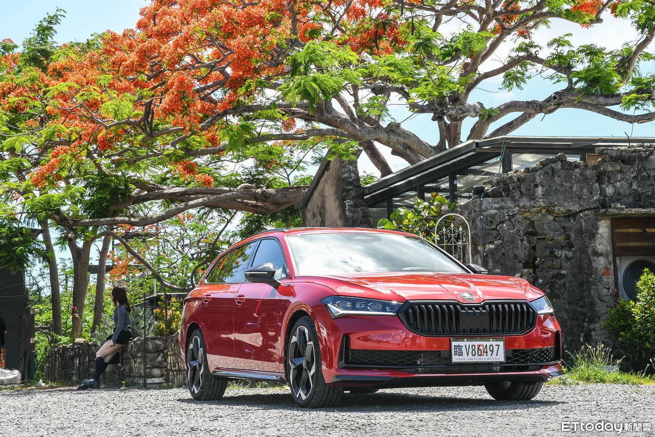 ▲新一代Skoda Superb年輕又變帥！內在舒適大空間，安全更是有感升級。（圖／記者徐煜展攝）
