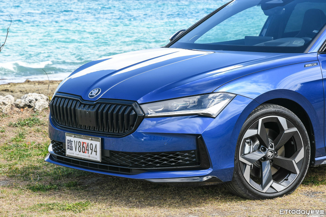 ▲新一代Skoda Superb年輕又變帥！內在舒適大空間，安全更是有感升級。（圖／記者徐煜展攝）