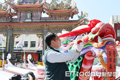 2025台南國際龍舟賽點睛！　黃偉哲祈福媽祖保平安121隊競速運河
