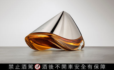 波摩 x Aston Martin聯名ARC-54 流線瓶身乘載54年珍稀風韻