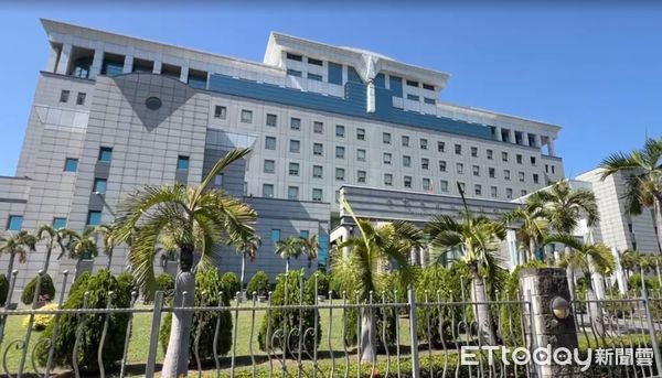 ▲前內政部政務次長陳宗彥被控違反貪污治罪條例，台南地院15日下午以罪證不足判決陳宗彥無罪，另2名被告圖利媒介性交罪成立，各獲緩刑2年。（記者林東良翻攝，下同）