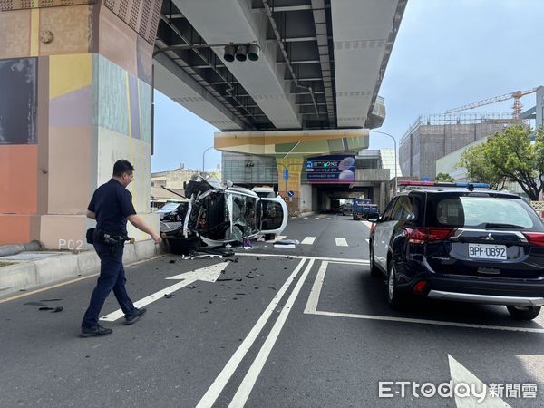▲特斯拉車禍。（圖／記者許宥孺翻攝）