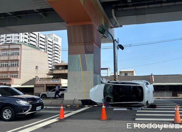 ▲特斯拉車禍。（圖／記者許宥孺翻攝）