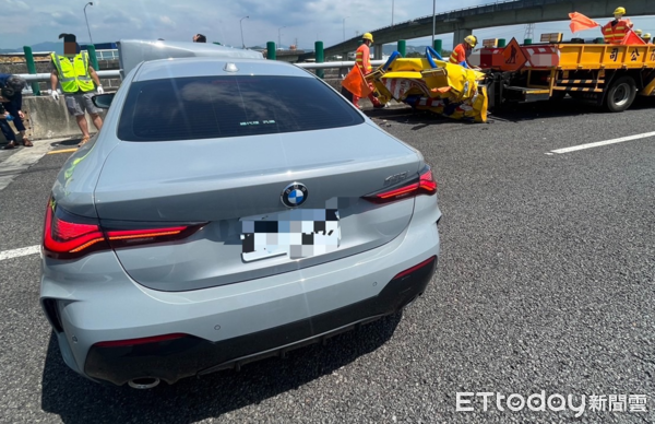 ▲國道3號南向214.2公里處稍早發生轎車衝撞施工緩撞車的交通事故。（圖／記者高堂堯翻攝，下同）