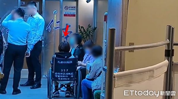▲基隆5歲童遭親生父親以枕頭悶殺，遺體今相驗，母親渾身癱軟現身。（圖／記者郭世賢翻攝，下同）