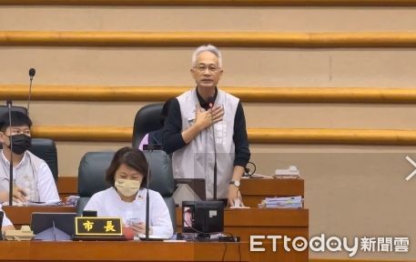 ▲▼ ▲▼ 嘉市議員批體育館缺失多、會勘還遭偷拍錄影 體育場稱依法管理 。（圖／記者翁伊森翻攝） 