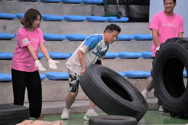 ▲▼徐乃麟睽違36年重返外景主持《全村的希望》。（圖／東森綜合台提供）