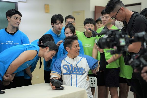 ▲▼徐乃麟睽違36年重返外景主持《全村的希望》。（圖／東森綜合台提供）