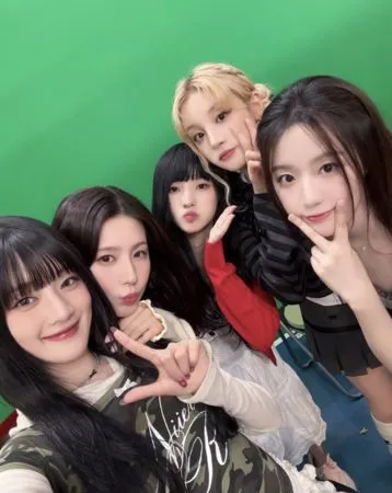 ▲▼ ▲▼i-dle續約後「Cube對她們超寵」　成員每人配「1台車+1位專屬經紀人」。（圖／翻攝自MBC、IG）