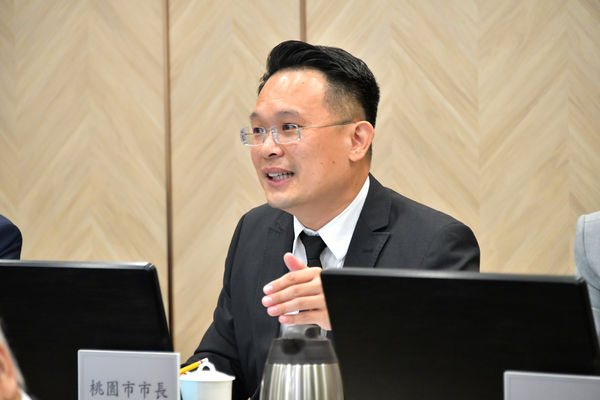 ▲桃園市副市長蘇俊賓今天出席行政院會，針對院會中討論土石方棄置問題，建議拓增去化量能、統一管理強度、建置智慧圍籬與修法作為解決對策。（圖／行政院提供）