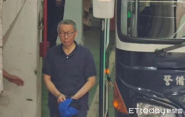 ▲▼台灣民眾黨前黨主席、台北市前市長柯文哲涉京華城案在押，今（15日）被押解到台北地院出庭 。（圖／記者黃哲民攝）
