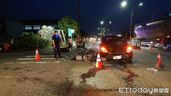 ▲▼高雄市林園區鳳林一路與會結路口發生車禍。（圖／記者吳奕靖翻攝）