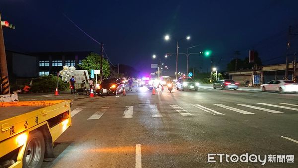 ▲▼高雄市林園區鳳林一路與會結路口發生車禍。（圖／記者吳奕靖翻攝）