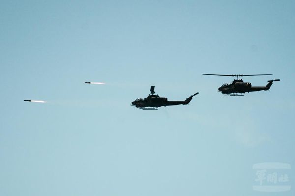 陸航神鷹操演地獄火　驗證部隊戰訓成果。（圖／軍聞社）