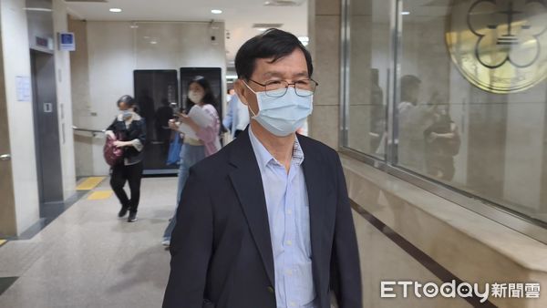 ▲▼台北市前市長柯文哲任內的副市長彭振聲，因涉京華城案，今（15日）到台北地院出庭。（圖／記者黃哲民攝）
