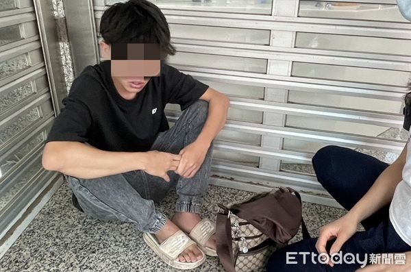 ▲19歲王姓車手搭計程車連續前往ATM領錢，為機警運將報案逮獲。（圖／中壢警分局提供）