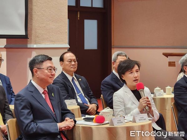 ▲▼行政院長卓榮泰與副院長鄭麗君出席「媒體茶敘」活動。（圖／記者陳家祥攝）