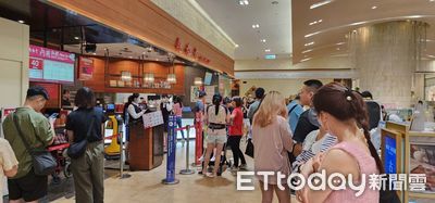 吃鼎泰豐!隔壁桌「留一塊排骨」閃人 過來人揭原因:正常吧