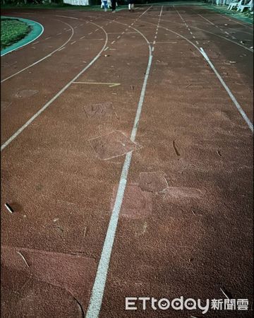 ▲▼ 嘉義市議員王浩批公共遊具及跑道   。（圖／市議員王浩服務處提供）