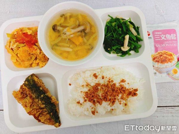 ▲台南各國中為會考學生設計創意午餐主選單，結合諧音祝福與營養食材，為考生打氣加油。（記者林東良翻攝，下同）