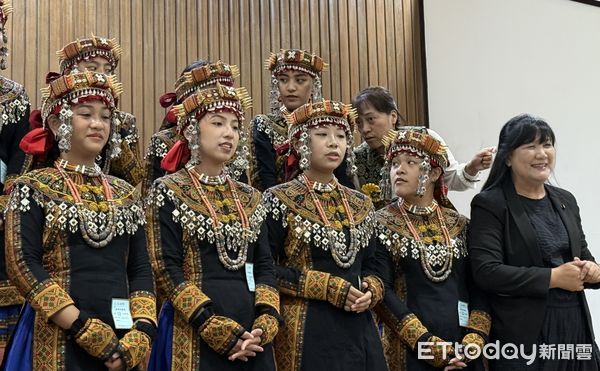 ▲▼屏東希望兒童合唱團 參觀立法院議場 演唱悅耳歌聲。（圖／記者屠惠剛攝）