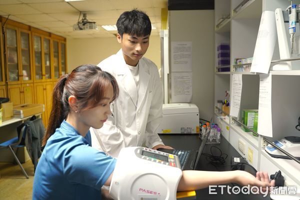 ▲▼   中正大學研究：本土85%黑巧克力有助調節女性運動後心血管功能  。（圖／中正大學提供）