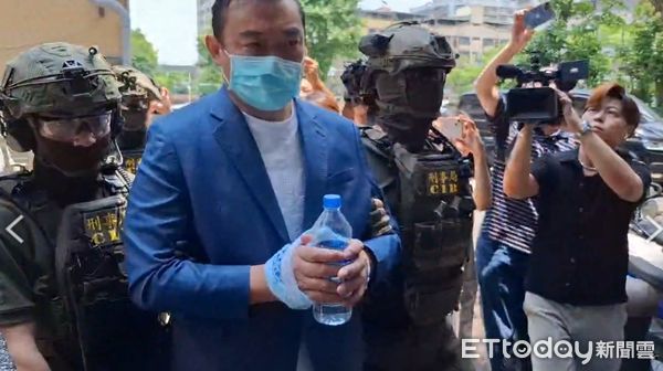 ▲▼ 吳明達今(16)日中午12時被移送至新北地檢署             。（圖／記者陸運陞攝）