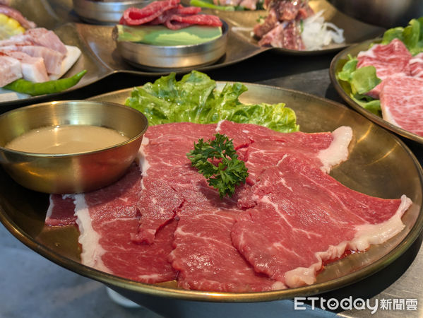 ▲王品韓式烤肉「金咕」升級菜單。（圖／記者黃士原攝）