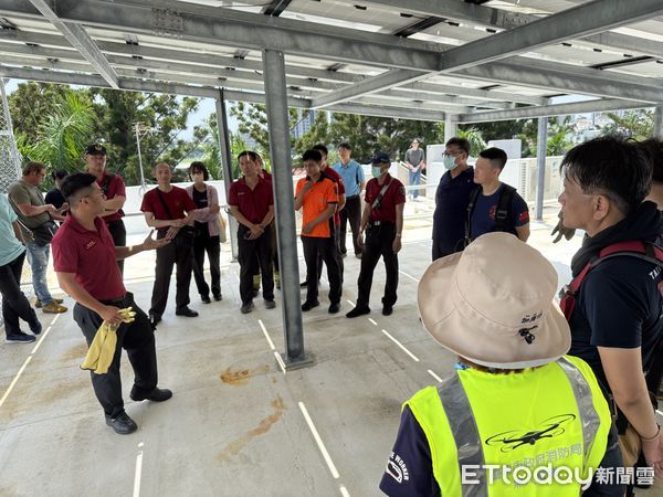 ▲台南市消防局第七大隊今於台糖研究所進行綜合搶救演練，模擬化工與太陽能災害現場應變處置。（記者林東良翻攝，下同）