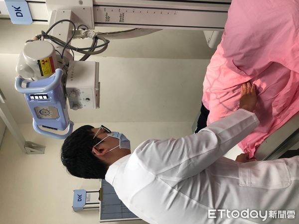 ▲花蓮衛生局運用人工智慧（AI）輔助X光影像髖部骨質疏鬆檢測判讀技術，結果能呼應學界及臨床認知。（圖／花蓮衛生局提供，下同）