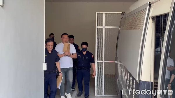 ▲吳明達送北監執行。（圖／記者劉昌松攝，下同）