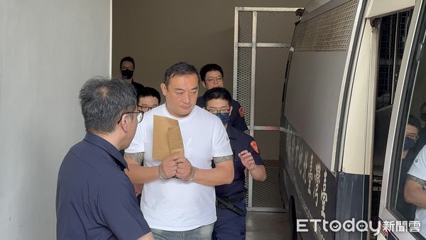 ▲吳明達送北監執行。（圖／記者劉昌松攝，下同）