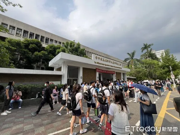 ▲▼114年國中教育會考明天登場，今天下午開放看考場。（圖／記者許敏溶攝）