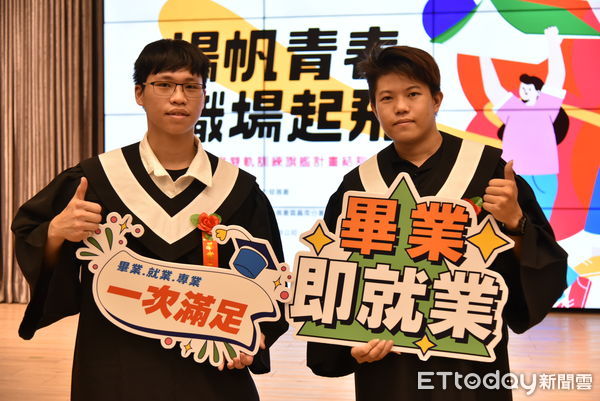 ▲勞動部雲嘉南分署在崑山科技大學舉辦雙軌訓練計畫結訓典禮，65位學生順利畢業進入職場。（記者林東良翻攝，下同）