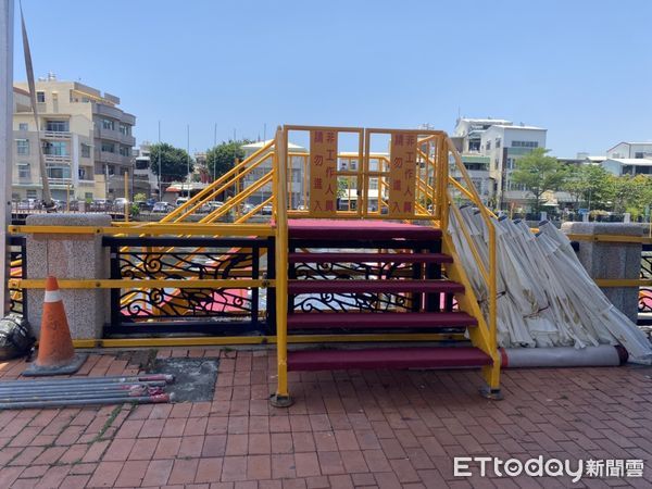 ▲台南市議員李啟維建議市府將龍舟比賽起點的運河欄杆改為活動式設計，提升動線與安全性。（記者林東良翻攝，下同）