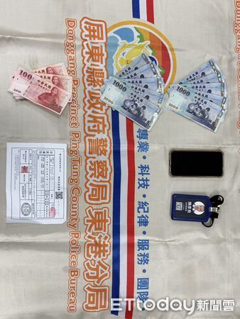 ▲東港警分局逮獲陳姓車手送辦            。（圖／記者陳崑福翻攝）
