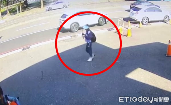 ▲▼ 高雄家長恐慌！驚見中國口音女子校園外直播　身分、動機曝光。（圖／記者賴文萱翻攝）