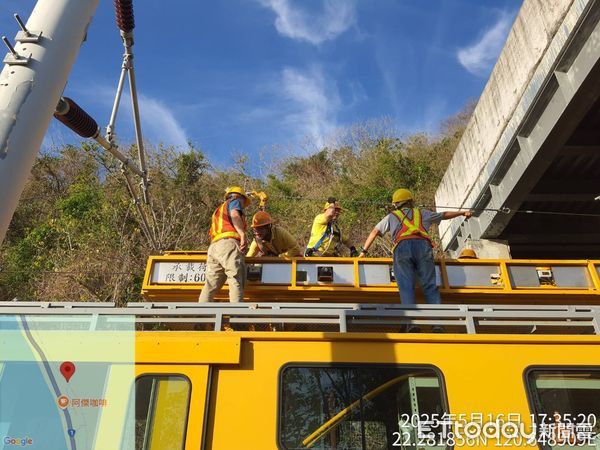 ▲▼台鐵搶修電車線。（圖／台鐵公司提供）