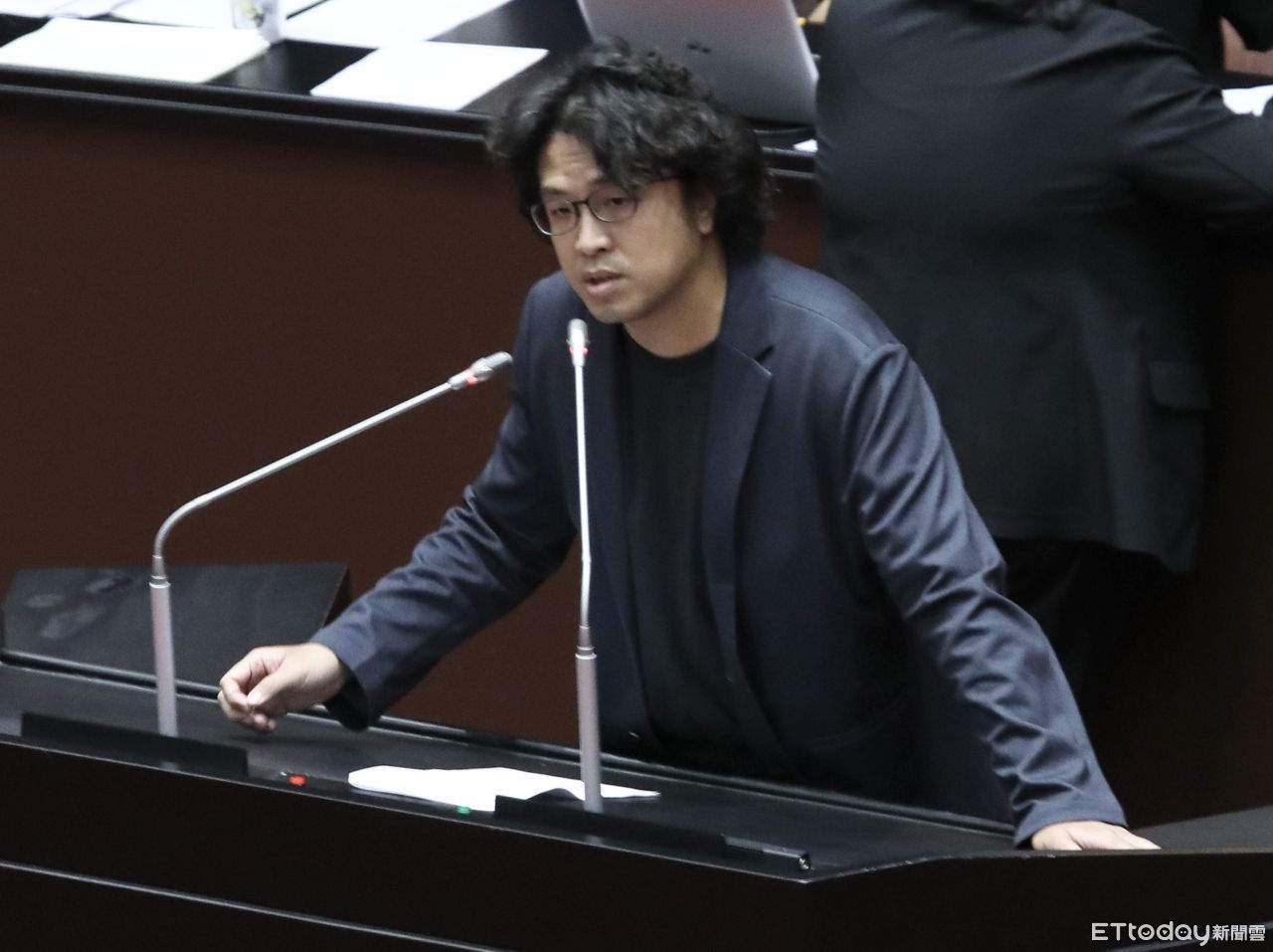 大陸懲戒父親貿易公司　沈伯洋直呼：非常榮幸1年被制裁3次