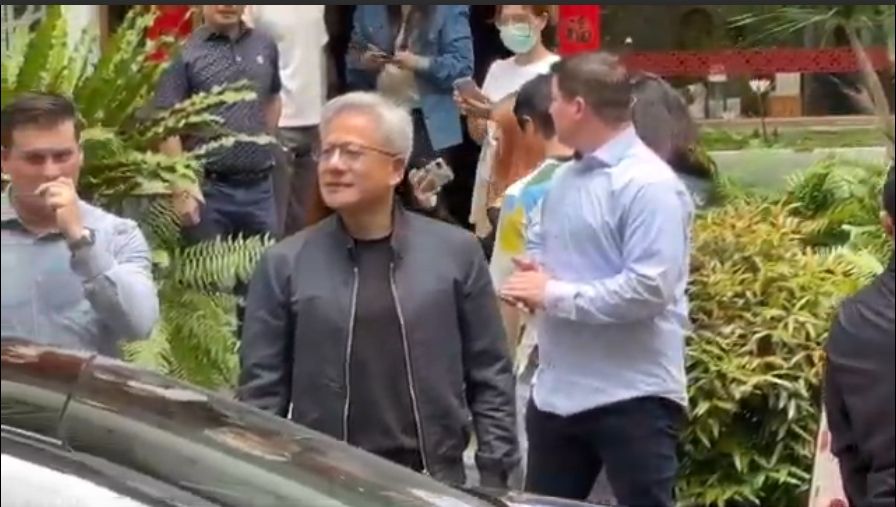 ▲▼黃仁勳今中午在「十二月」與家人共進午餐     。（圖／莊喬迪攝）