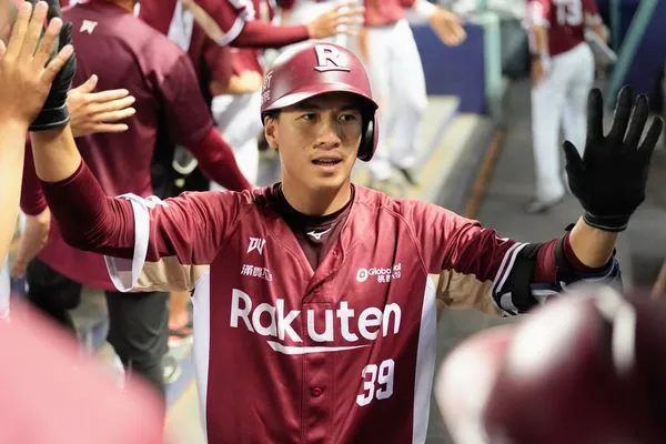 ▲林立、林泓育。（圖／樂天桃猿提供）