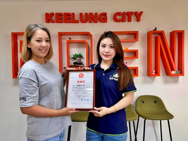 ▲振興檳榔送暖！義賣康乃馨助弱勢兒童。（圖／記者郭世賢翻攝）