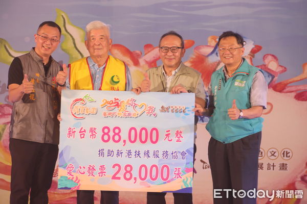 ▲▼    台化、南亞及台塑公司聯合贊助蘋果劇團公演與新港當地居民良善互動     。（圖／台塑企業提供）
