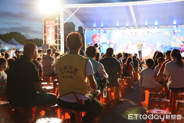 ▲▼    台化、南亞及台塑公司聯合贊助蘋果劇團公演與新港當地居民良善互動     。（圖／台塑企業提供）