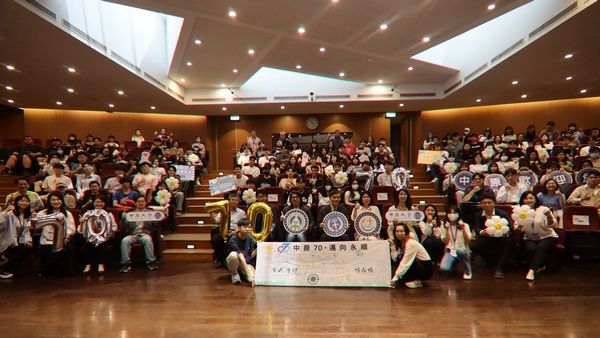 ▲葉丙成中原大學宣講