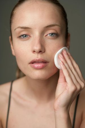 ▲▼4個「常見卸妝錯誤」其實超傷肌膚             。（圖／Pexels）