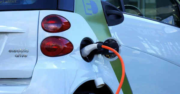 一名男網友就發文表示，自己在將檔位打到N檔並拉起手煞車時，遭父親提醒「油電車不能打N檔」。（示意圖／翻攝Pexels）